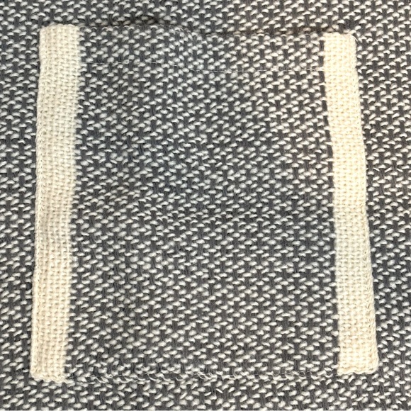 Demdaco Gray White Fringe Pocket Blanket Scarf - Picture 4 of 10